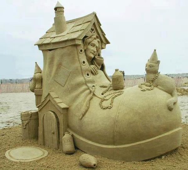 The sand shoe house (2)