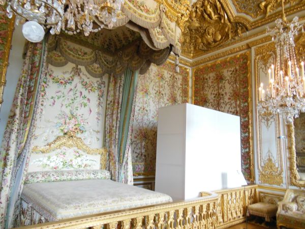 The queen’s bedroom in Buckingham Palace