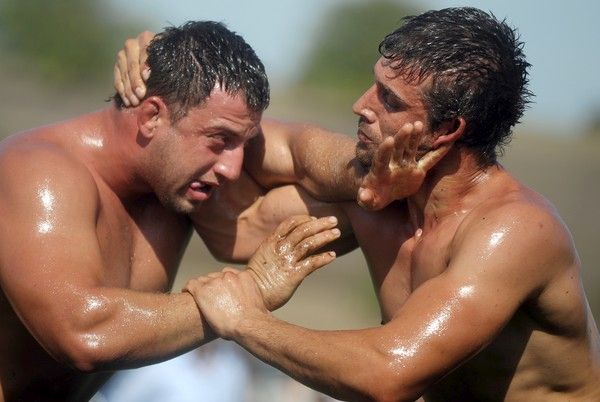 Oil wrestling